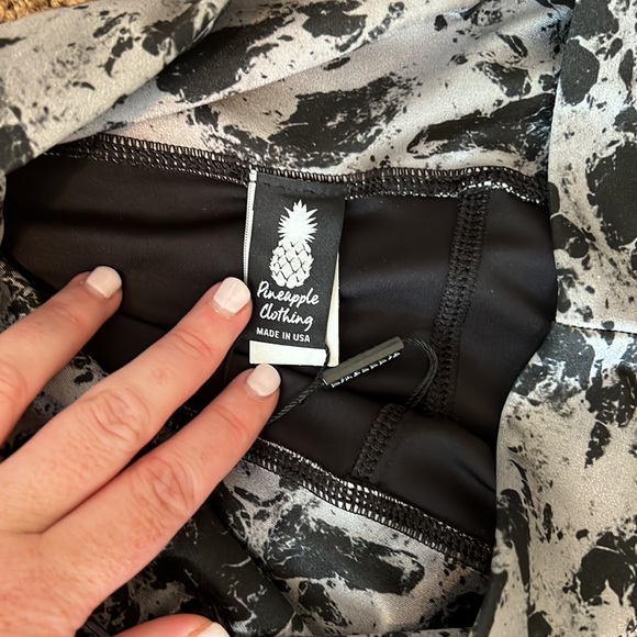Nwt pineapple clothing leggings - Picture 2 of 3